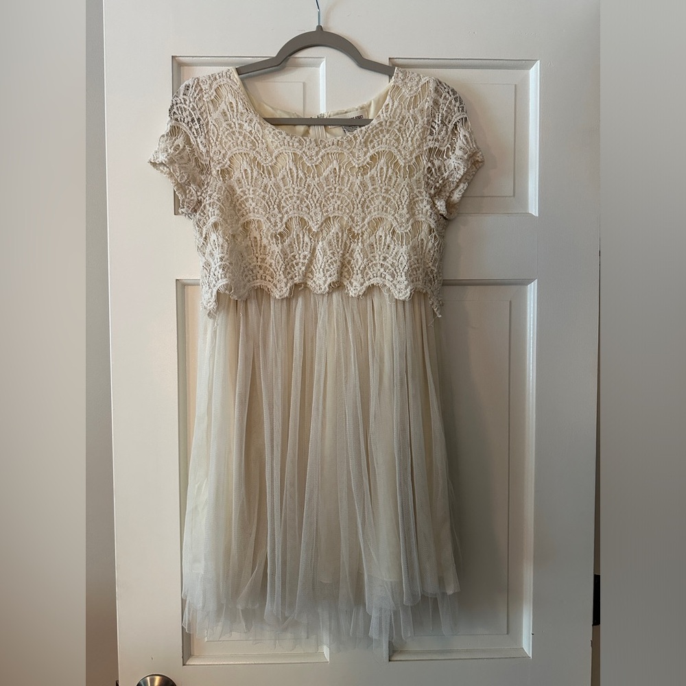 Sans Souci Lace and Tulle Short Sleeve Mini Dress